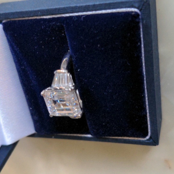 Diamond 💍 Simulant 100 percent Sterling. New. Baguette cut, Size 7 C Z gift box - Picture 6 of 6